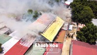 Hỏa hoạn thiêu rụi quán karaoke ở Cam Lâm
