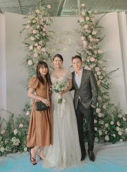 Vợ Phan Mạnh Quỳnh diện váy cưới đính 3.000 viên pha lê