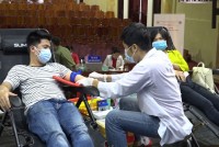 Khoảng 700 người tham gia hiến máu tình nguyện