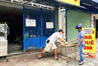 Nha Trang: Hàng quán e dè mở bán trở lại