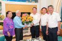 Bí thư Tỉnh ủy Nguyễn Hải Ninh thăm, chúc mừng cựu giáo chức tiêu biểu