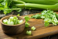 3 lợi ích ngăn bệnh đường ruột của cần tây