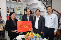 Phó Thủ tướng Chính phủ Trần Lưu Quang thăm, tặng quà Tết cho 2 gia đình người có công với cách mạng