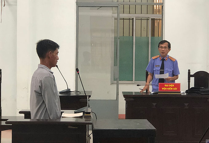 Đại diện Viện kiểm sát nhân dân tỉnh trình bày quan điểm tại phiên tòa phúc thẩm.