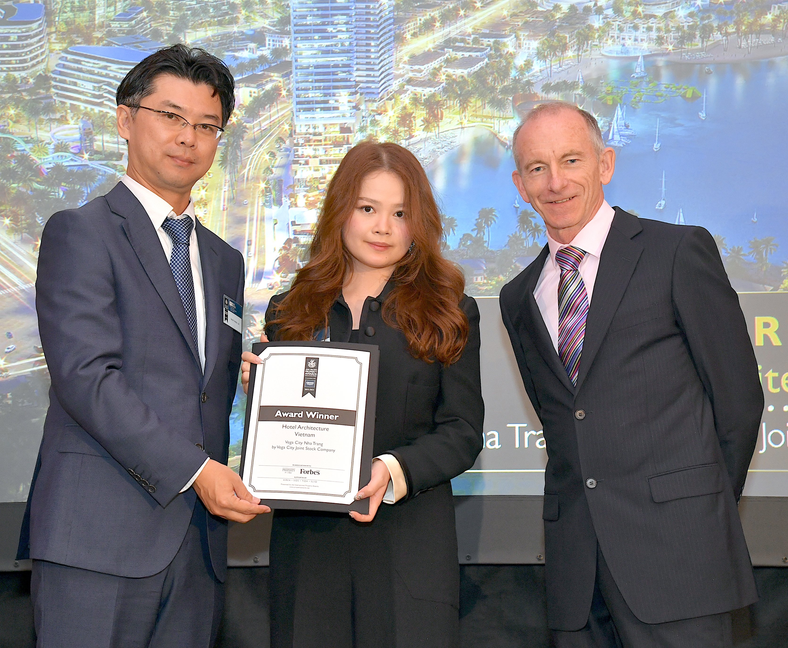 Bà Kiều Tuệ Mẫn – Phó Chủ tịch Hội đồng Quản trị Tập đoàn KDI Holdings tham gia lễ trao Giải thưởng International Property Awards (IPA) 2022.