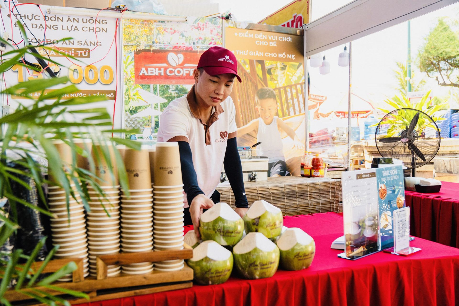 Quầy giải khát của Khu nghỉ dưỡng Ana Mandara Cam Ranh tại liên hoan.