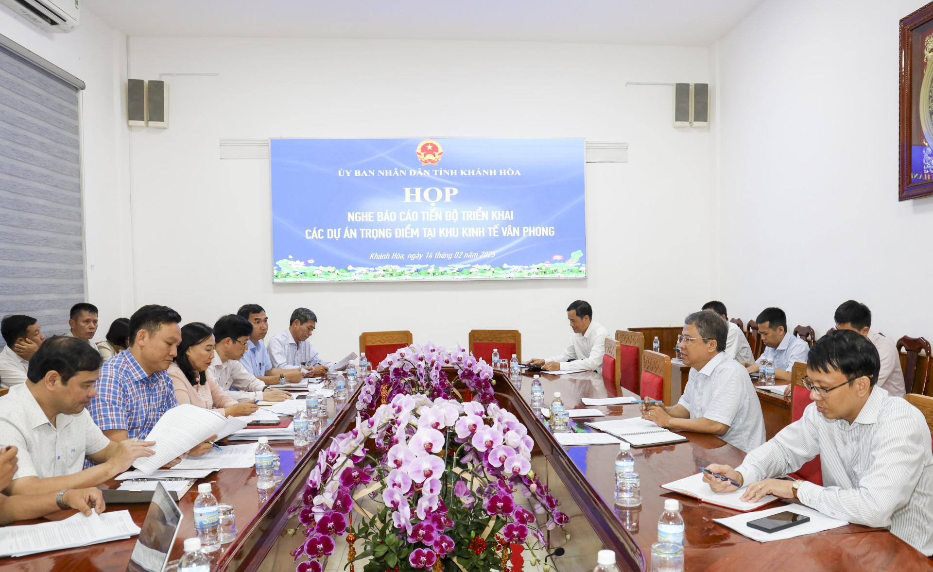 Quang cảnh cuộc họp.