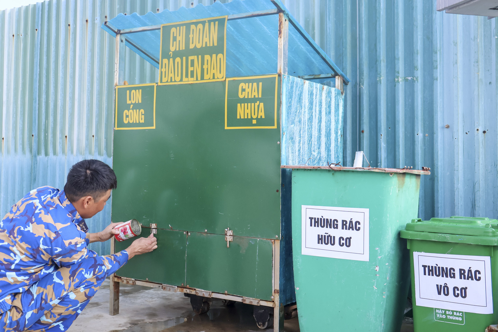 Mô hình phân loại rác thải tại nguồn trên đảo Len Đao.