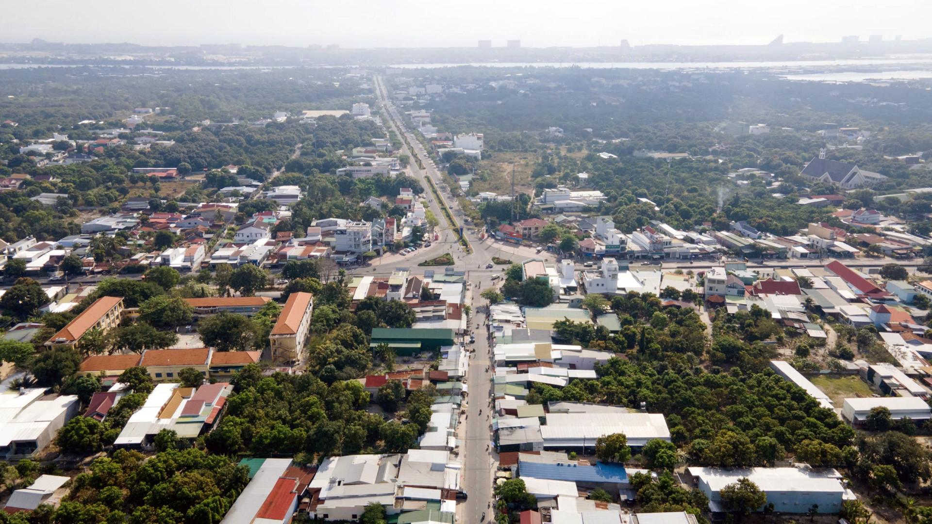 Một góc huyện Cam Lâm nhìn từ trên cao (ảnh Mã Phương)