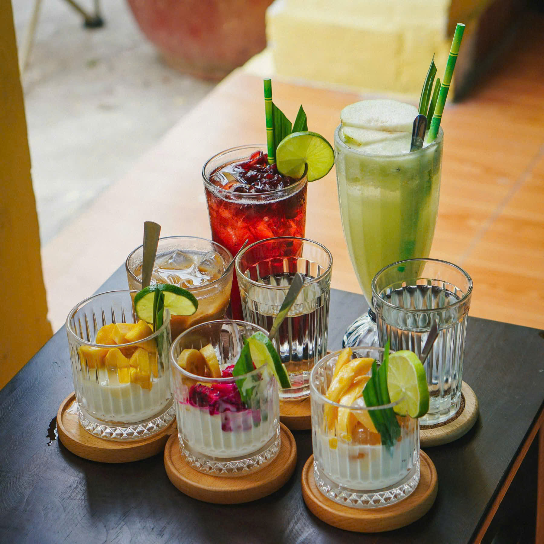 Các món nước dùng   tại quán Đầm cà phê.